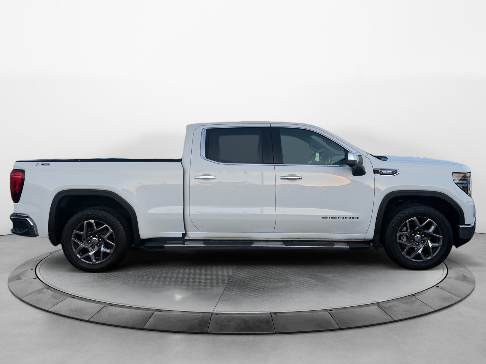 Used 2022 GMC Sierra 1500 SLT w/ SLT Premium Plus Package AWD/4WD image 2