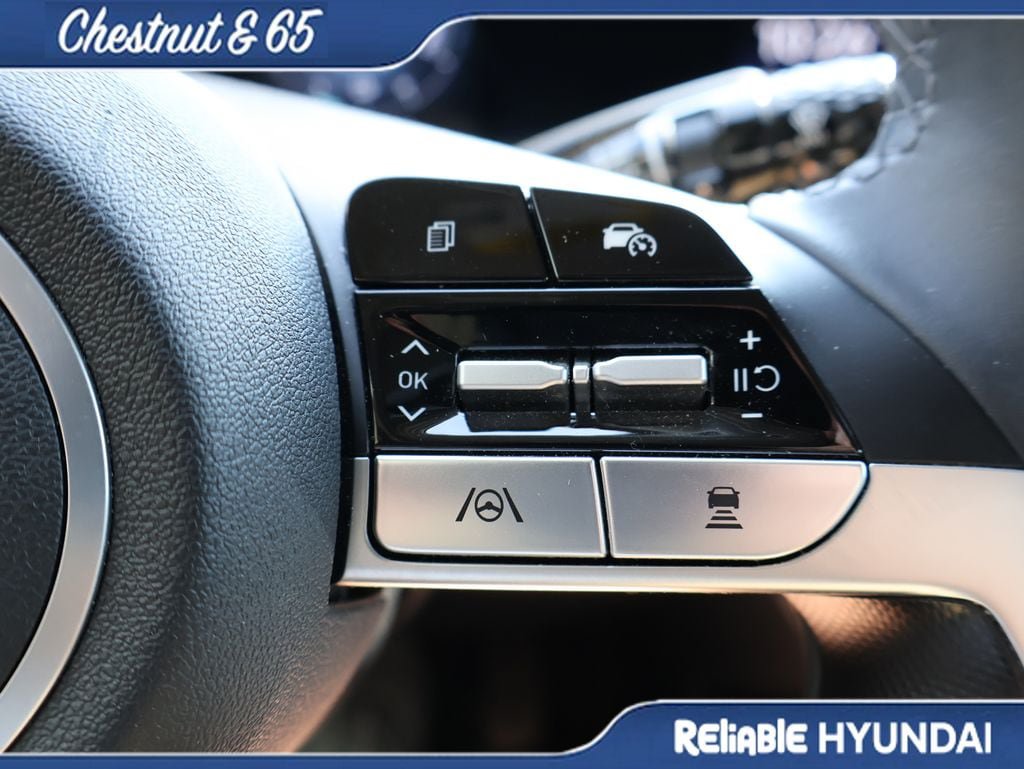 Used 2025 Hyundai Elantra Limited FWD image 29