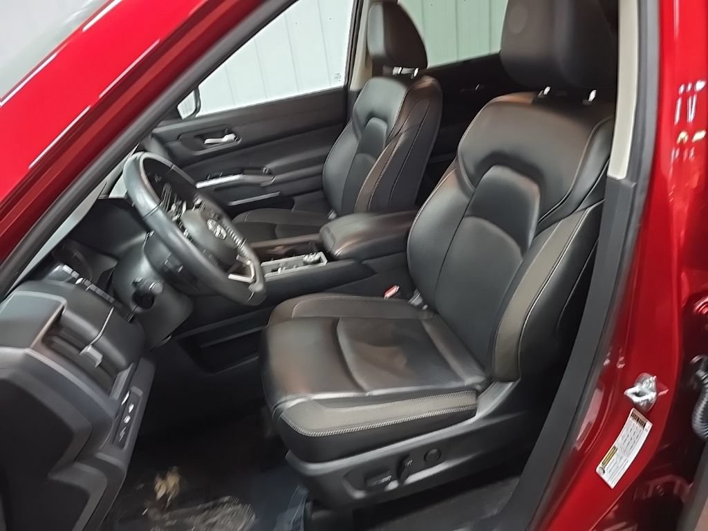 Used 2023 Nissan Pathfinder SL w/ Lighting Package (N92) AWD/4WD image 32