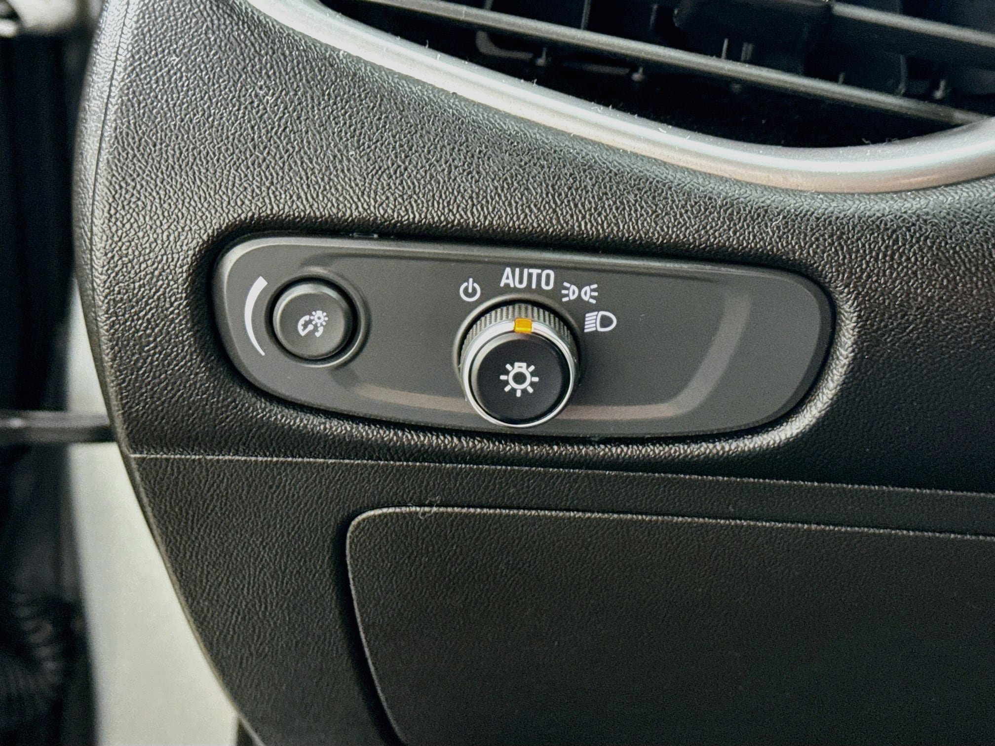 Used 2025 Chevrolet Malibu LT FWD image 13