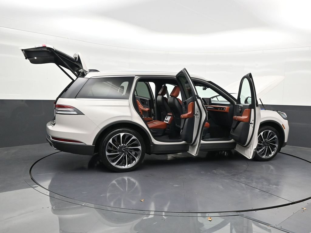Used 2025 Lincoln Aviator Reserve w/ Illumination Package image 32