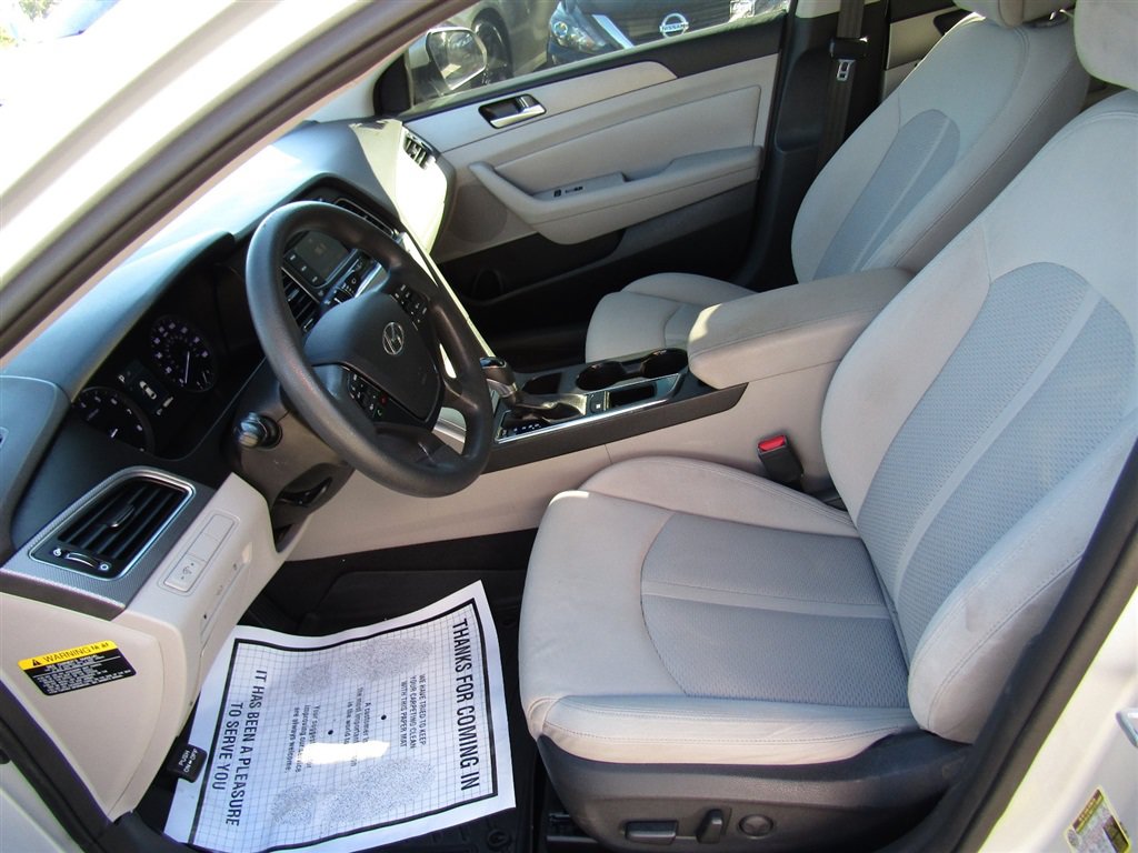 Used 2015 Hyundai Sonata SE w/ Option Group 09 FWD image 12
