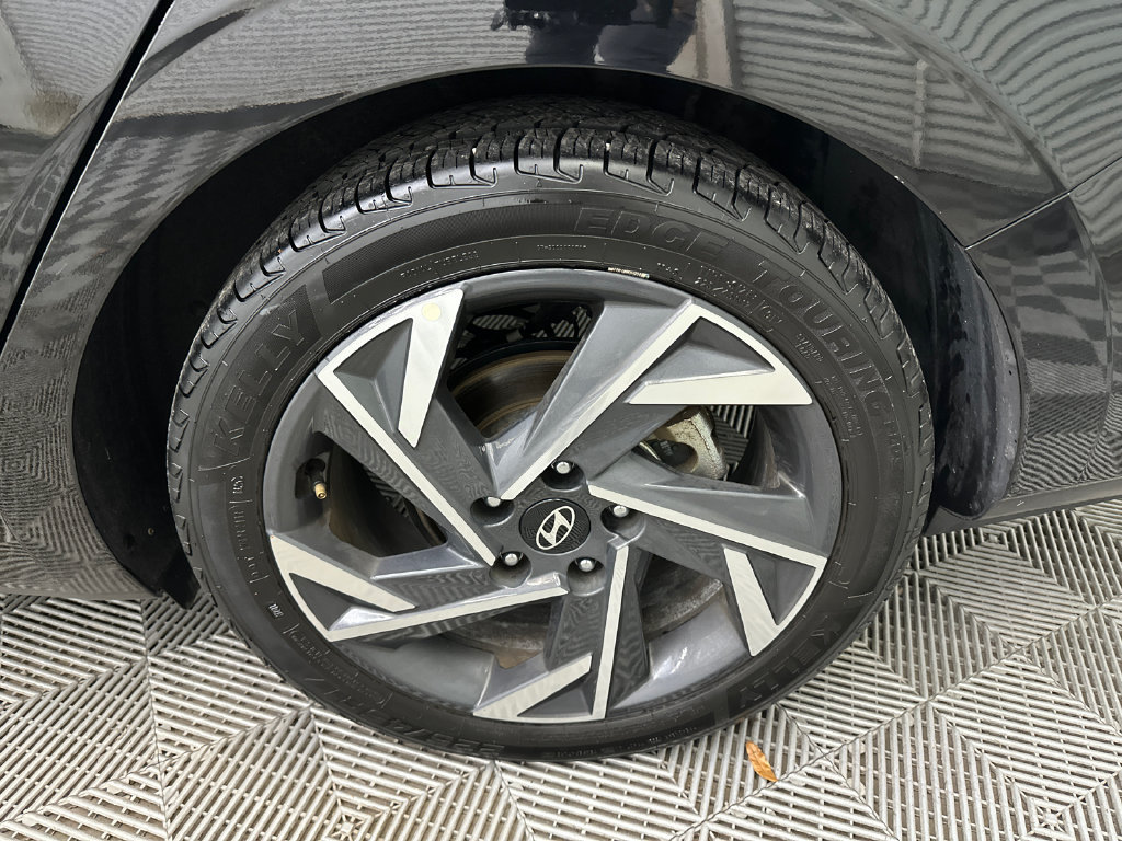 Used 2025 Hyundai Elantra SEL FWD image 18