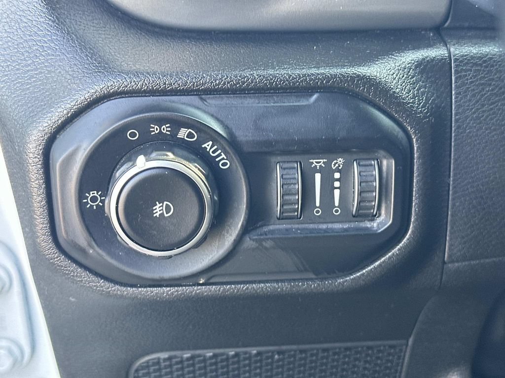 Used 2022 Jeep Wrangler Unlimited Sahara w/ Cold Weather Group AWD/4WD image 30