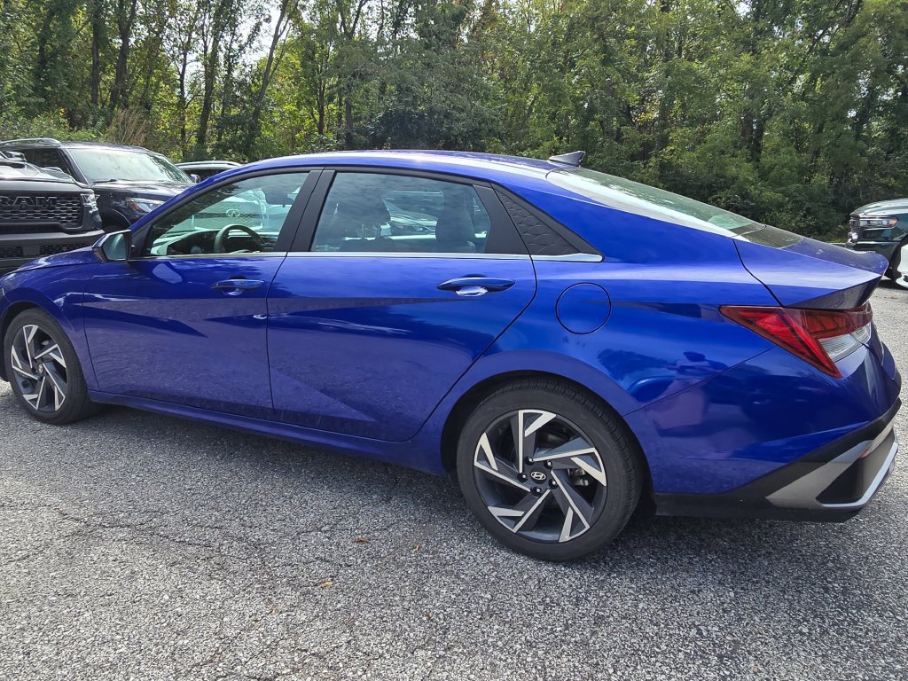 Used 2025 Hyundai Elantra SEL FWD image 4