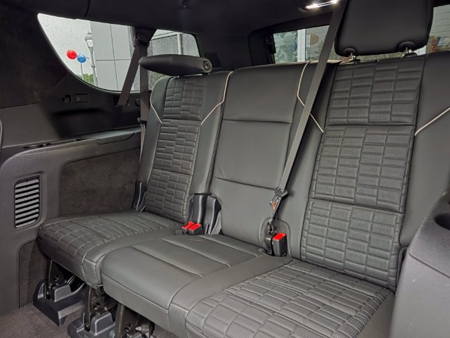 Used 2025 Cadillac Escalade ESV V w/ LPO, ONYX Package AWD/4WD image 8