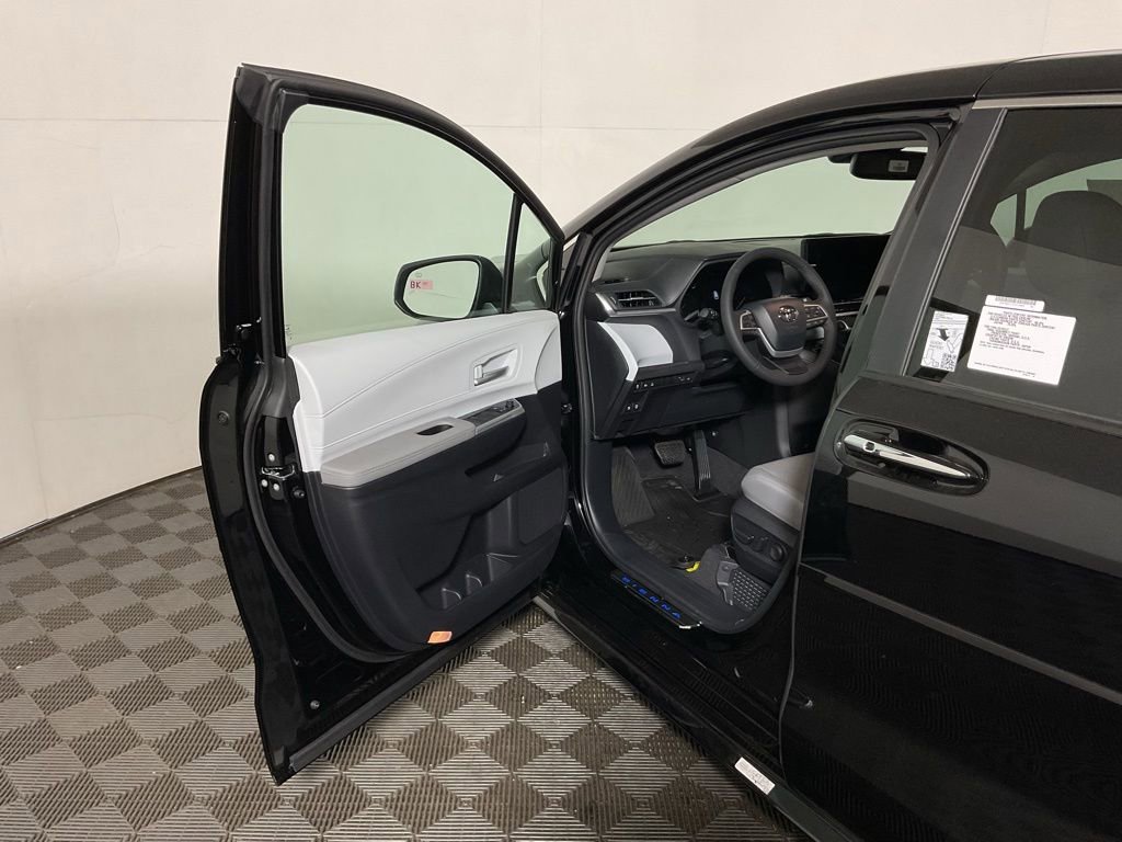 New 2026 Toyota Sienna XLE image 19