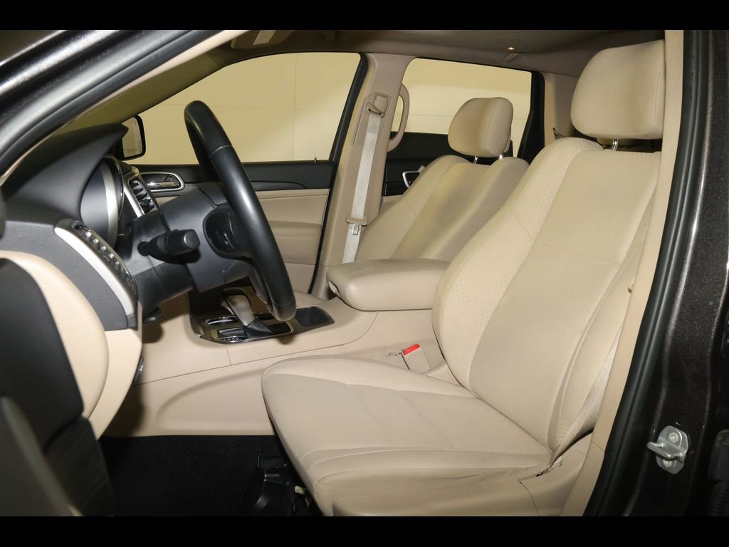 Used 2021 Jeep Grand Cherokee Laredo image 24