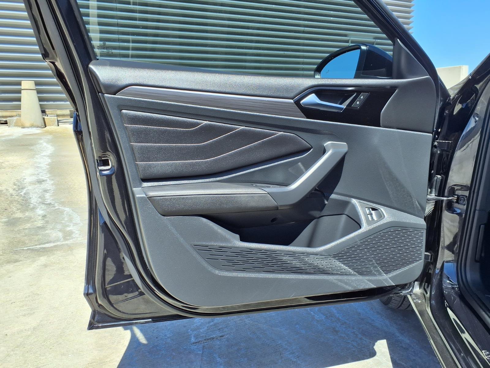 Used 2024 Volkswagen Jetta SEL FWD image 21