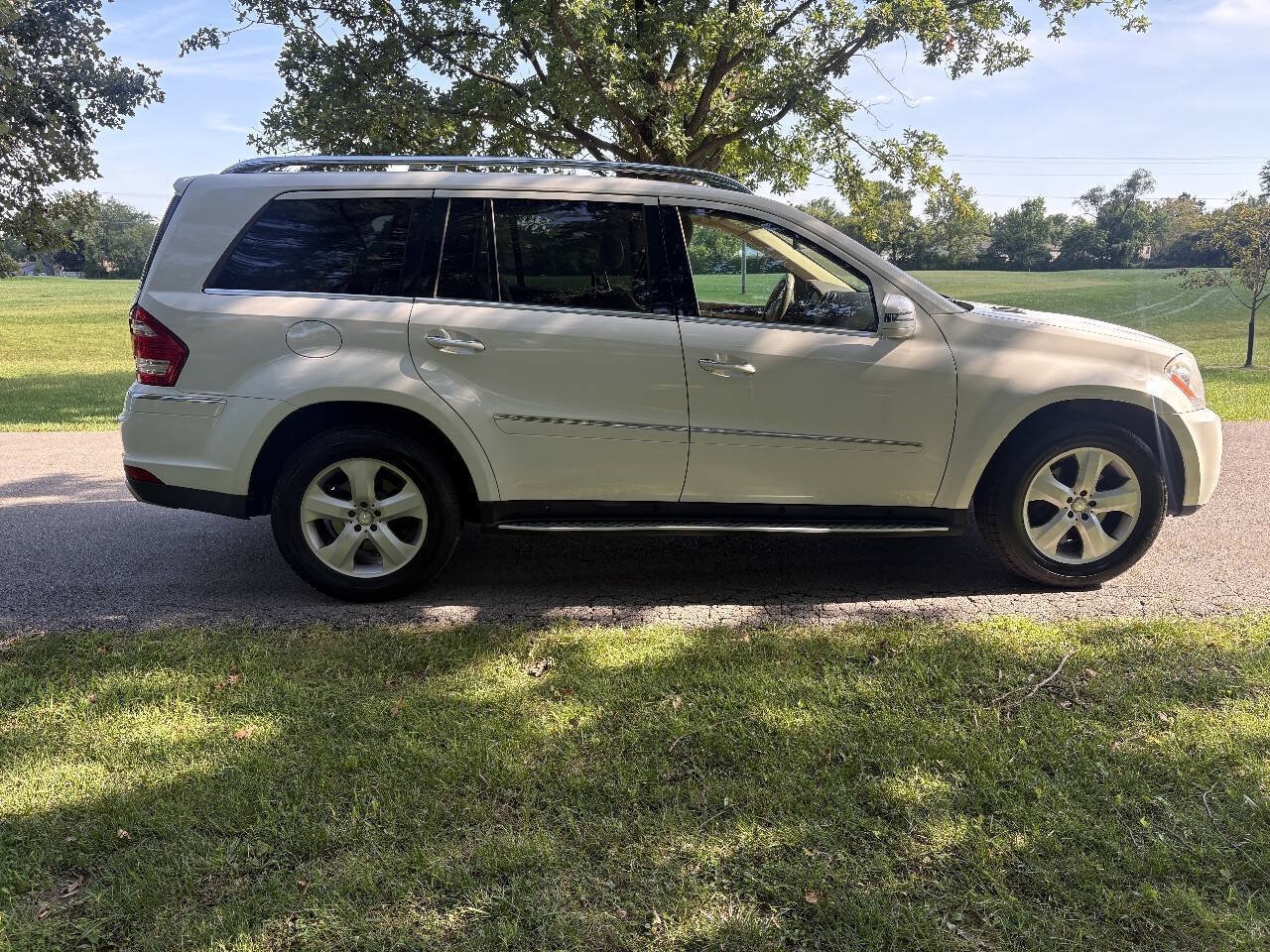 Used 2012 Mercedes-Benz GL 450 4MATIC w/ Premium 1 Pkg image 16