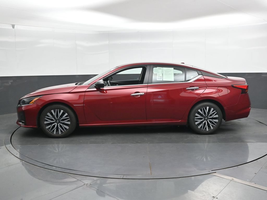 Used 2025 Nissan Altima 2.5 SV FWD image 9