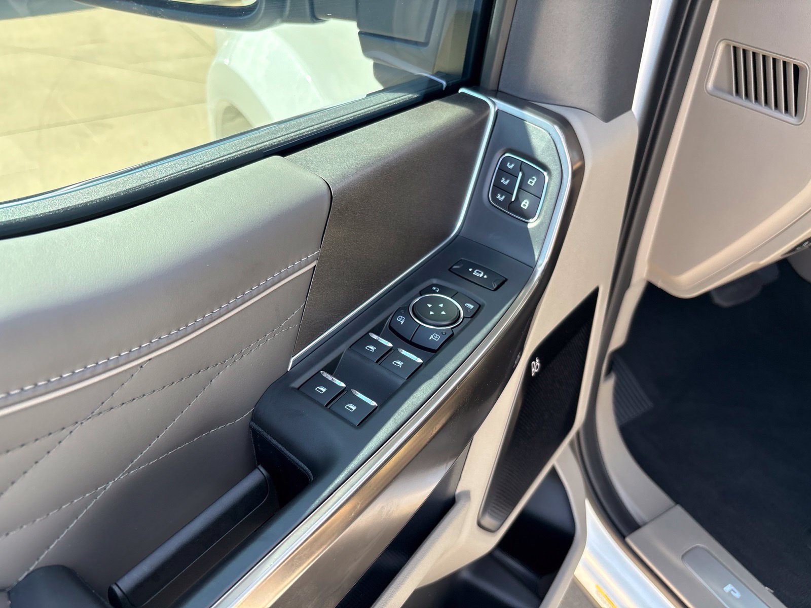 New 2026 Ford F450 Platinum w/ Platinum Plus Package AWD/4WD image 16