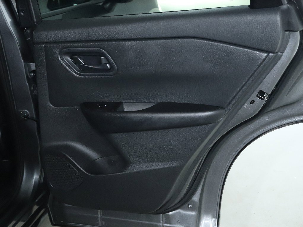 Used 2024 Nissan Rogue S image 32