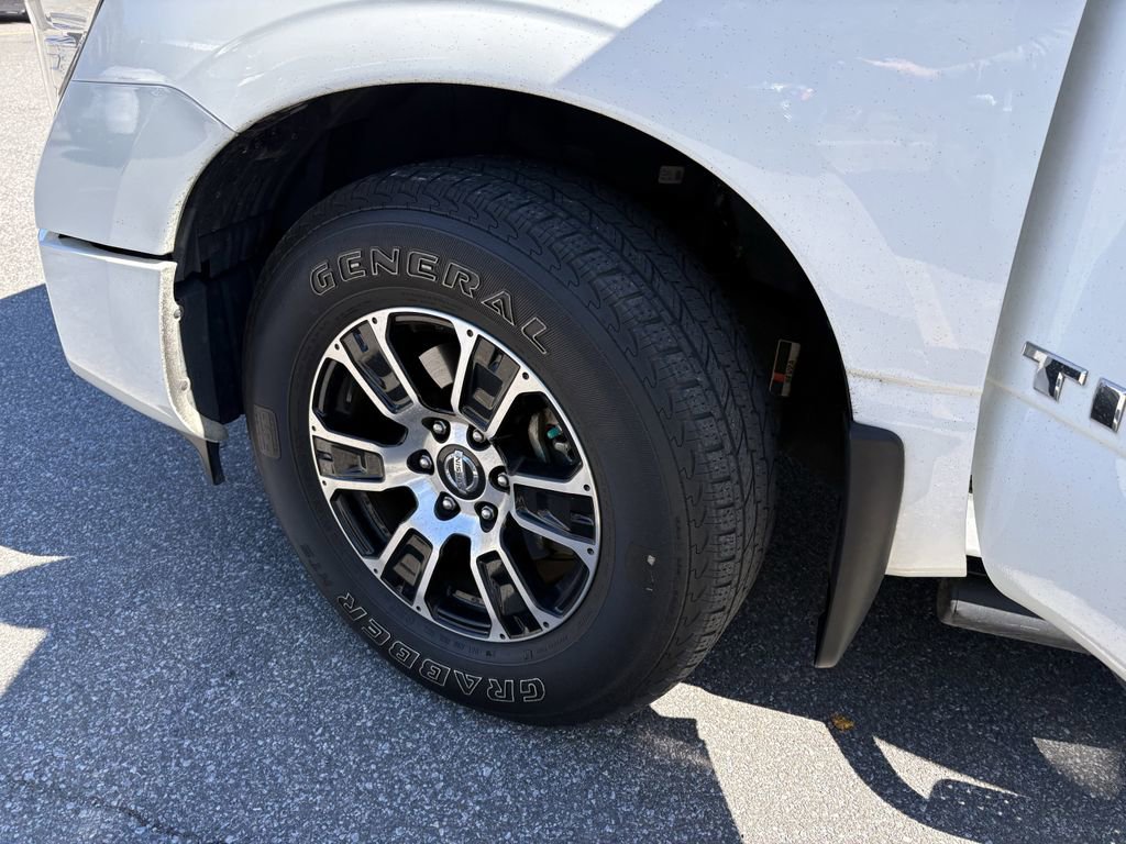 Used 2022 Nissan Titan SV image 28