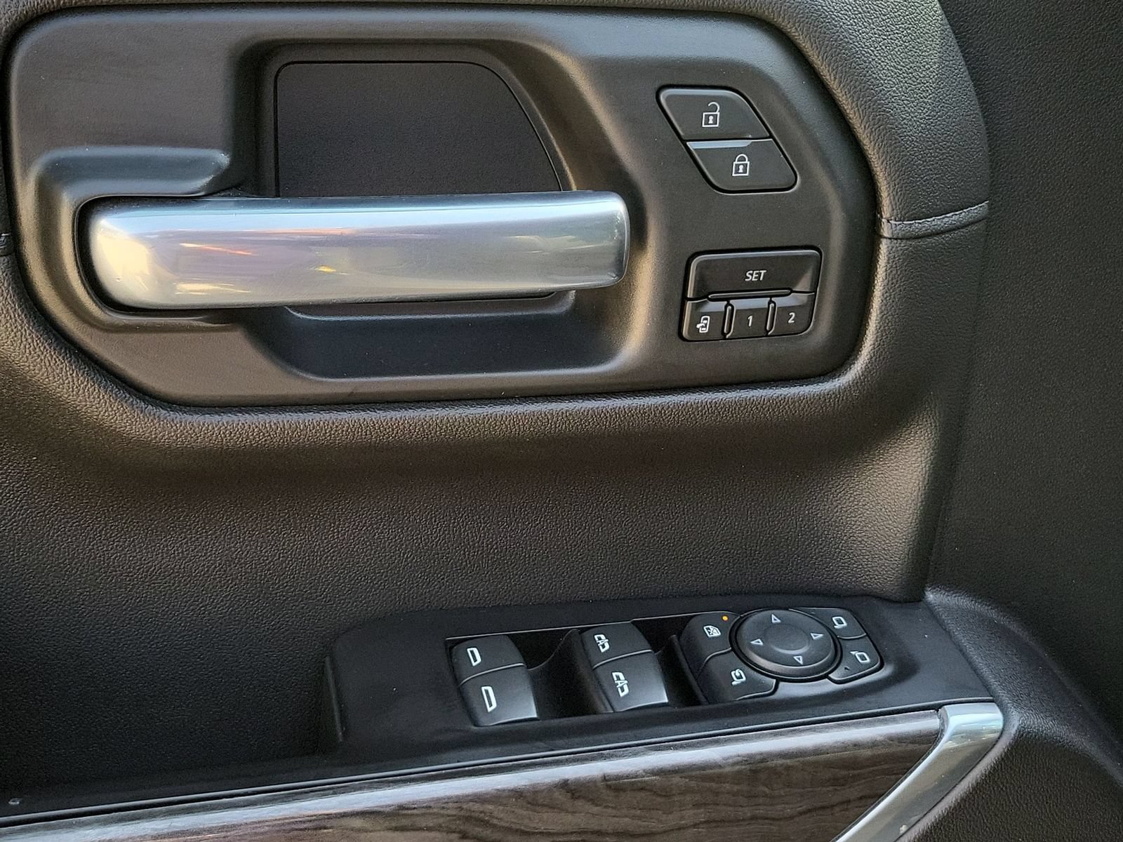 Used 2020 Chevrolet Silverado 1500 LTZ AWD/4WD image 23