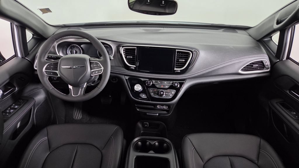New 2025 Chrysler Pacifica Select w/ Fav Edition Package FWD image 40