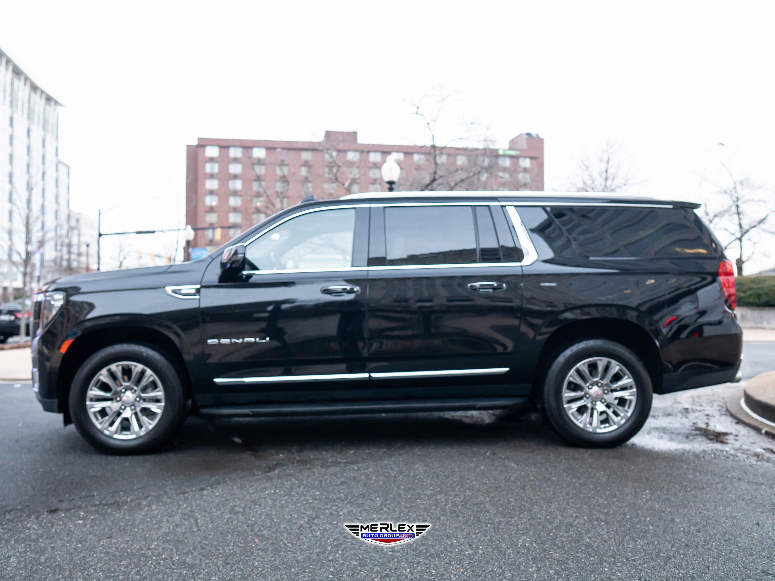 Used 2021 GMC Yukon XL Denali AWD/4WD image 4