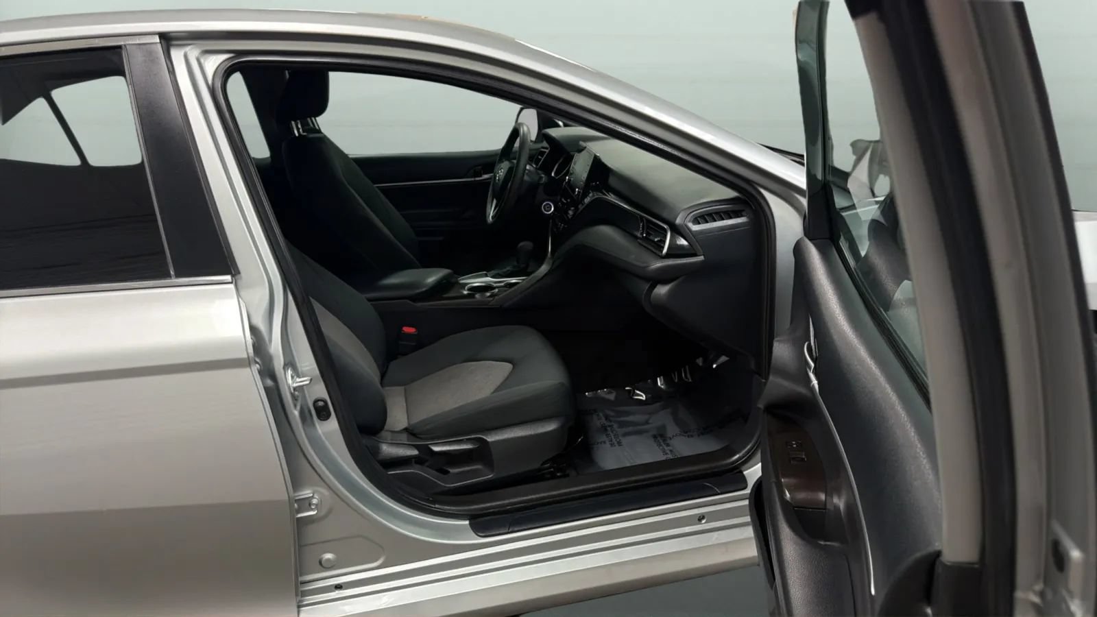 Used 2021 Toyota Camry LE w/ Carpet Mat Package (TMS) FWD image 21