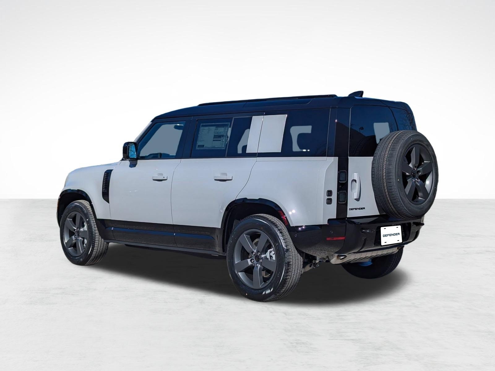 Used 2026 Land Rover Defender 110 X-Dynamic SE AWD/4WD image 3