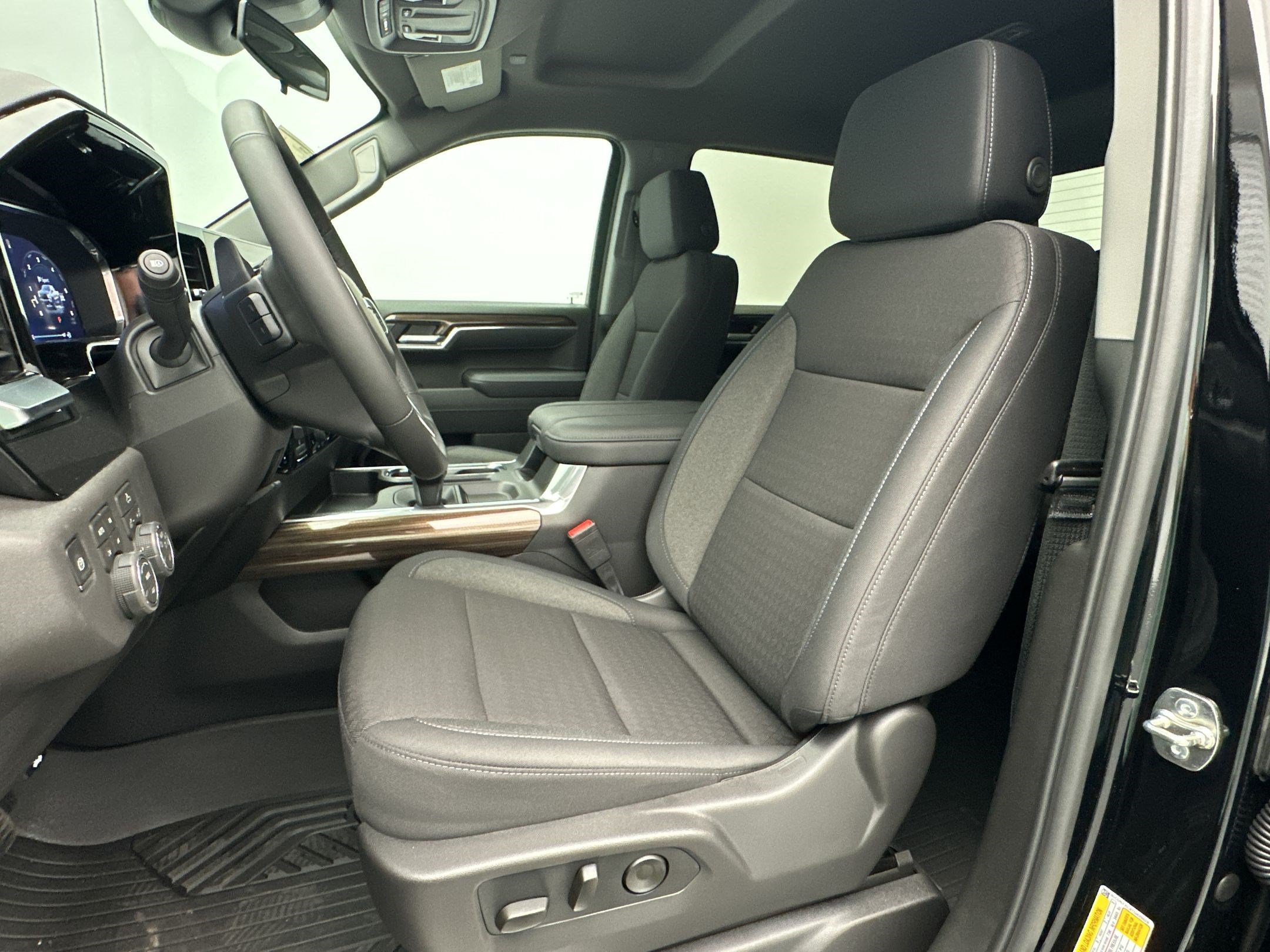 New 2026 Chevrolet Silverado 1500 LT Trail Boss w/ LPO, Dark Essentials Package AWD/4WD image 5