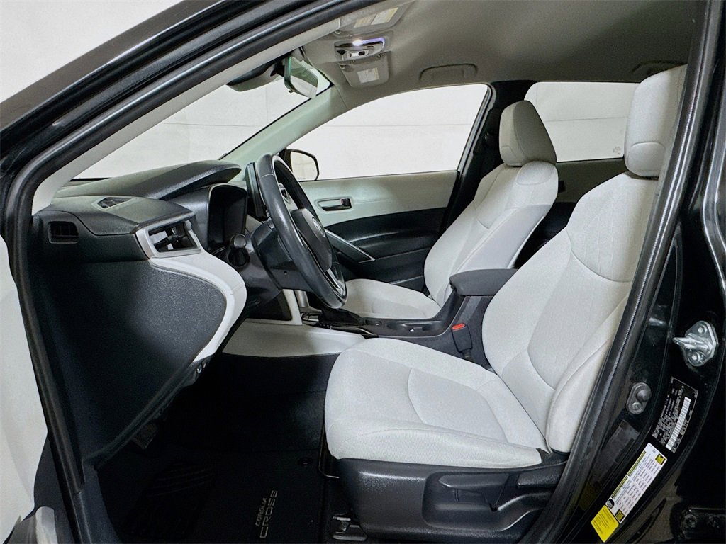 Used 2022 Toyota Corolla Cross LE image 18