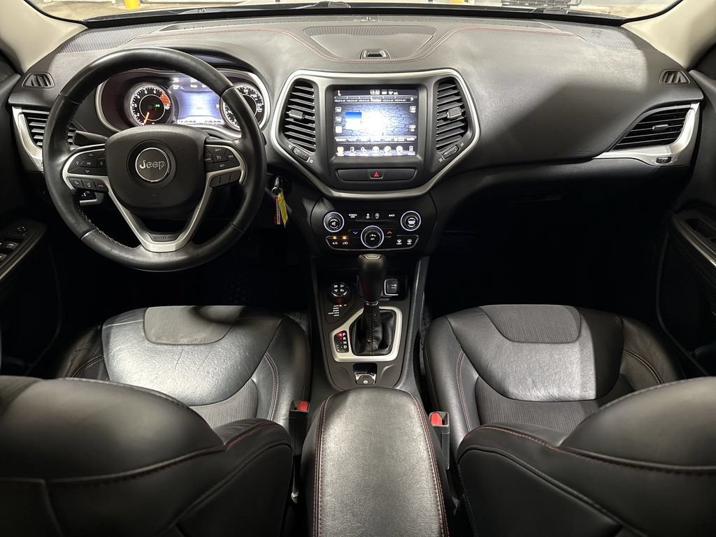 Used 2016 Jeep Cherokee Trailhawk AWD/4WD image 10