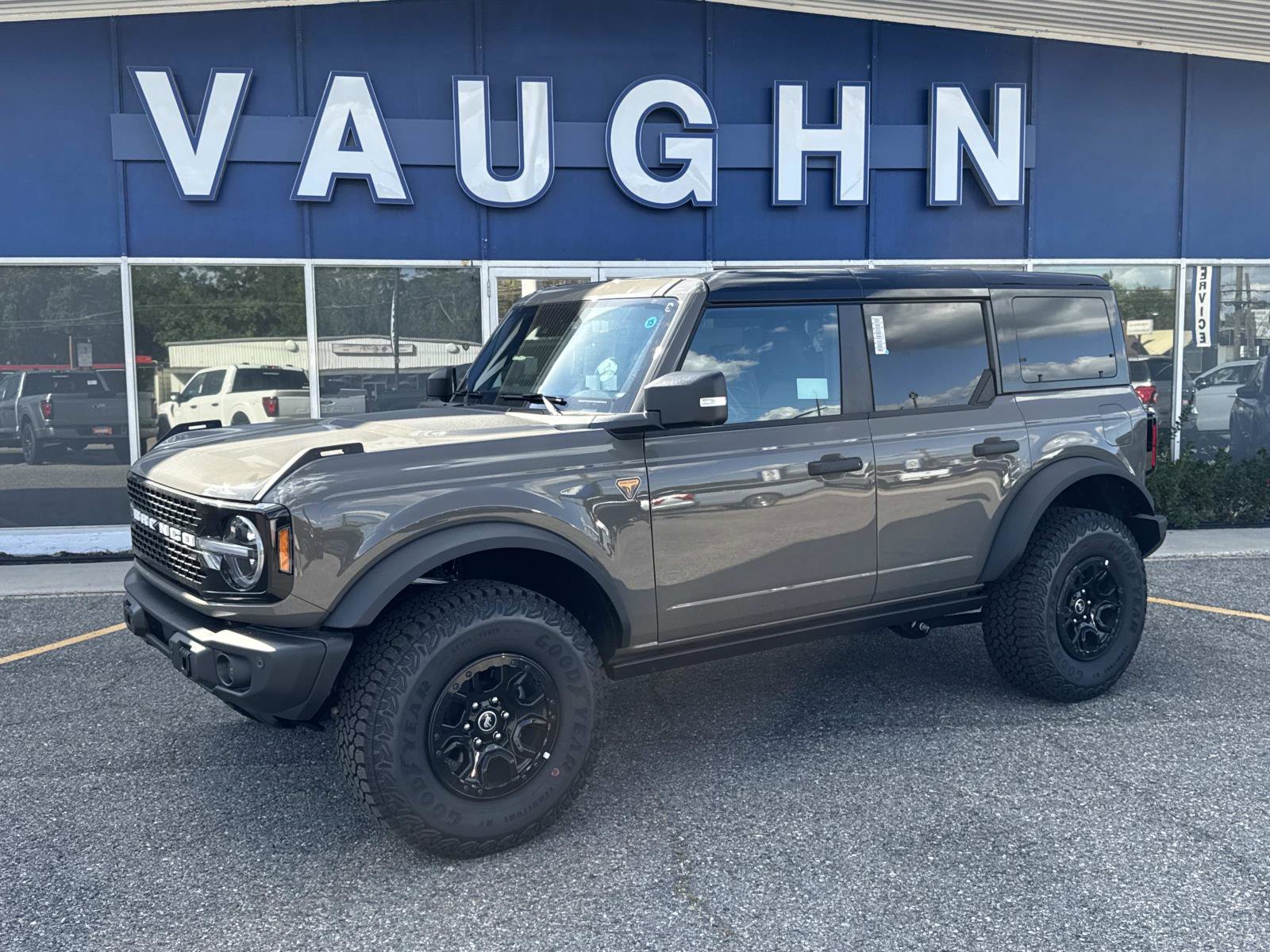 New 2025 Ford Bronco Badlands image 1