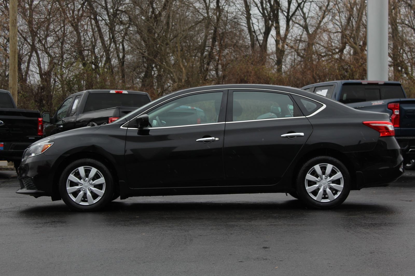 Used 2017 Nissan Sentra SV image 4