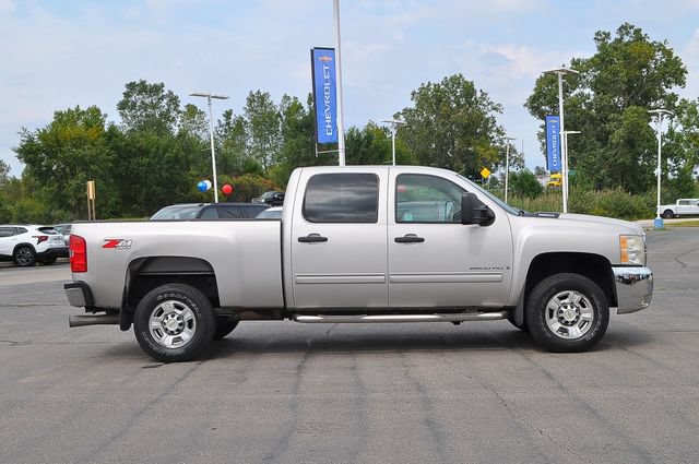 Used 2009 Chevrolet Silverado 2500 LT w/ Exterior Plus Package AWD/4WD image 2