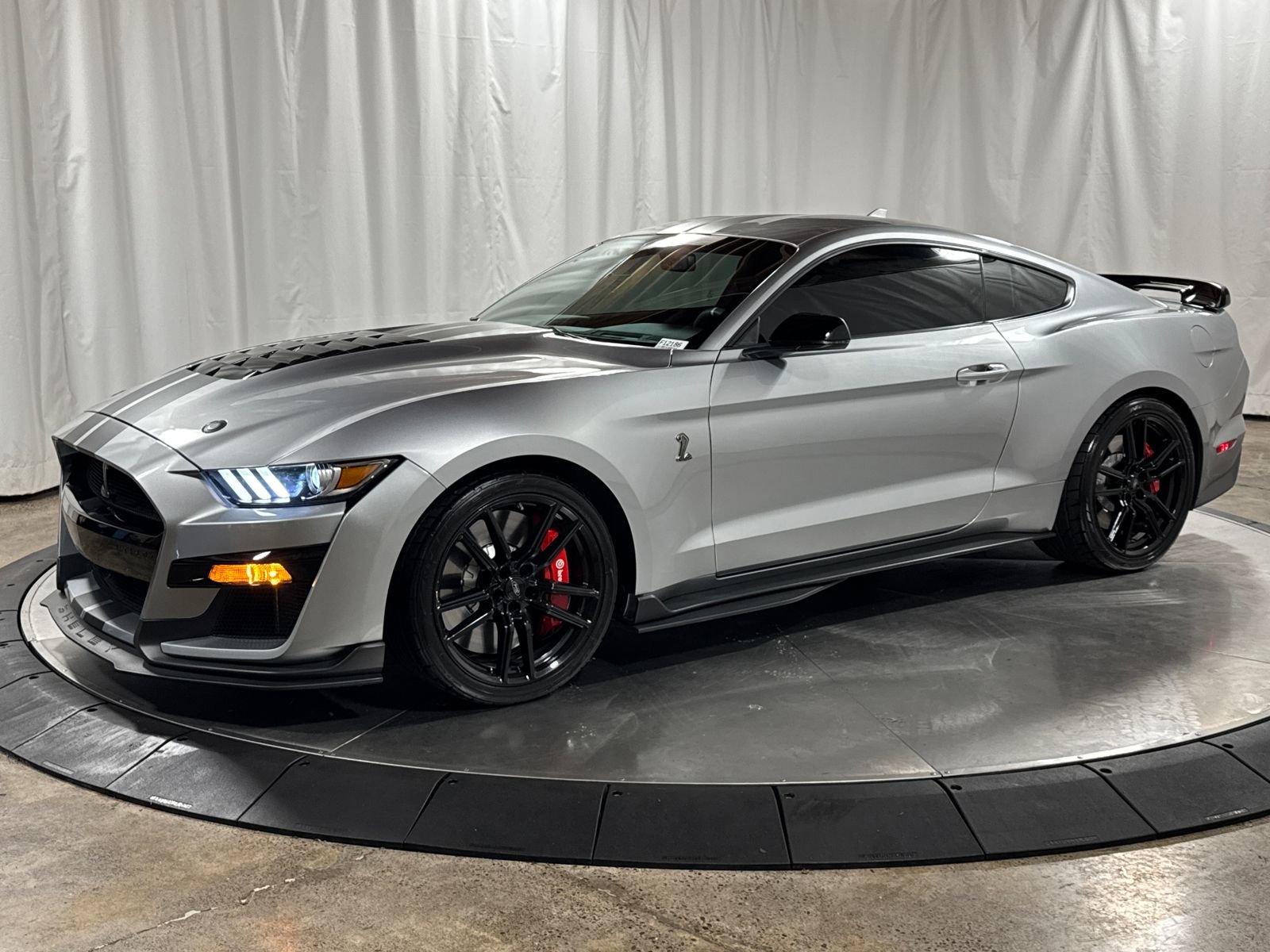 Used 2020 Ford Mustang Shelby GT500 w/ Technology Package RWD image 1