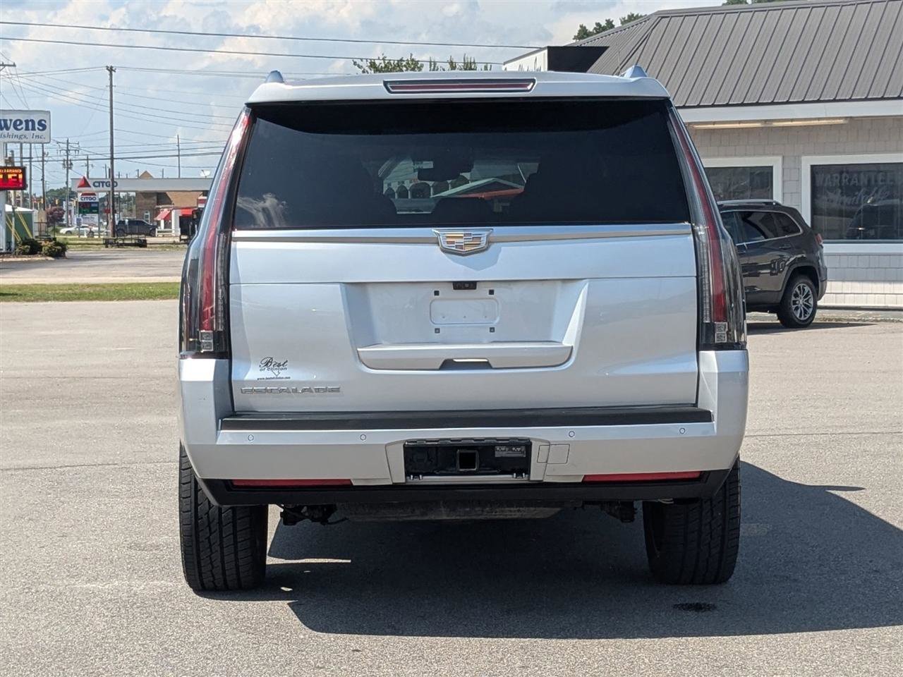 Used 2017 Cadillac Escalade Luxury AWD/4WD image 4