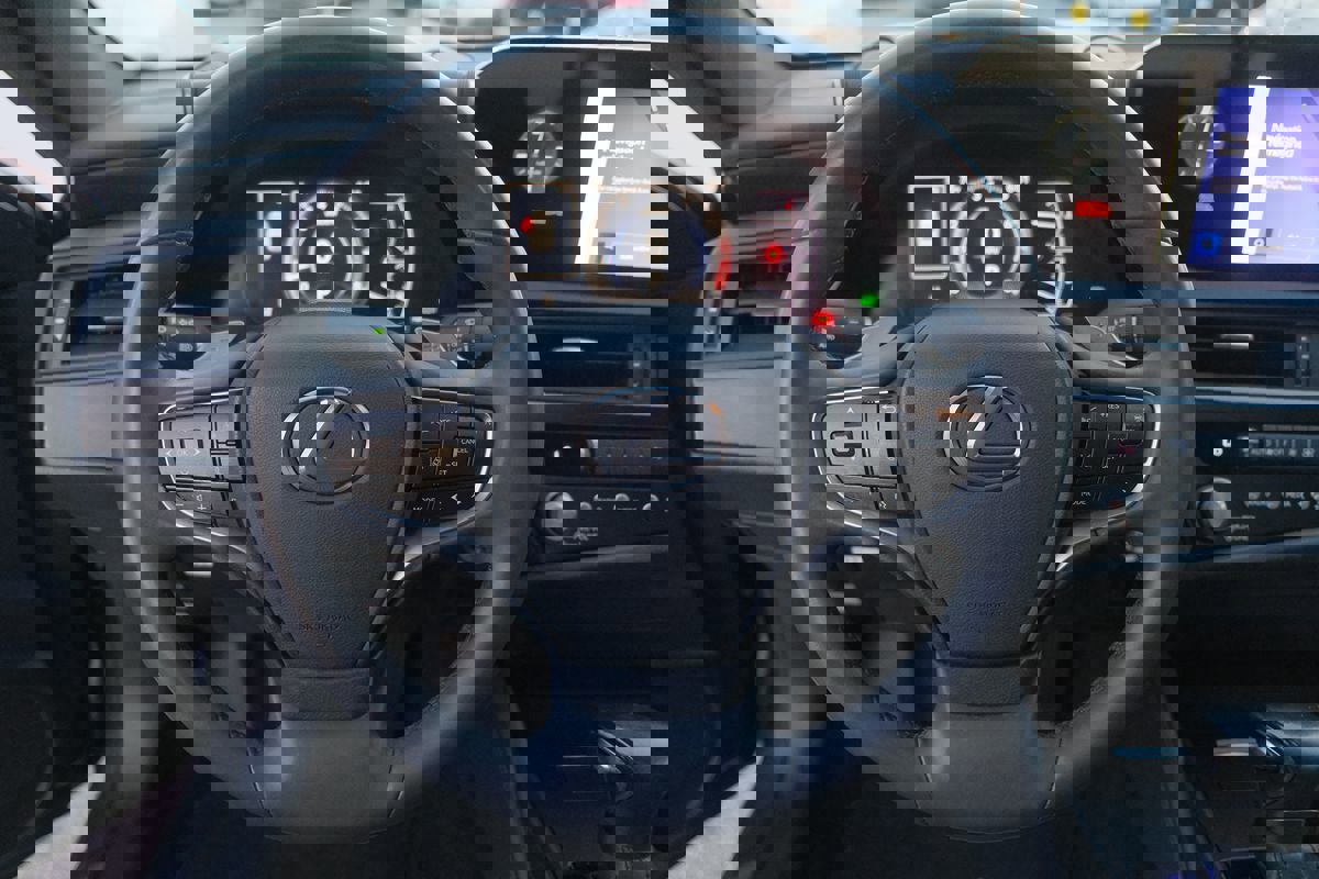 Used 2023 Lexus ES 350 image 14