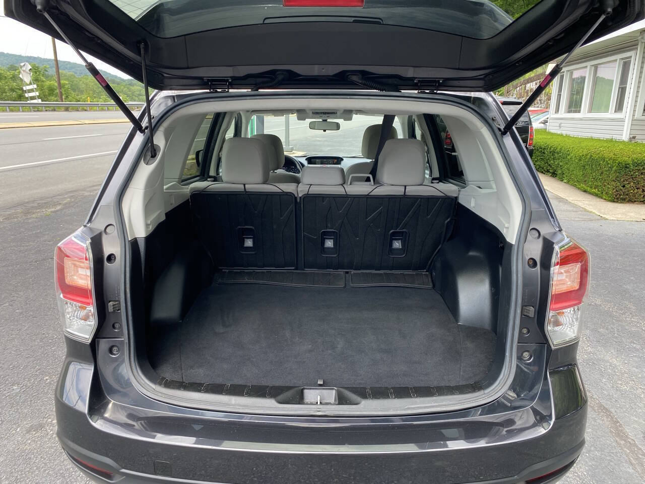 Used 2017 Subaru Forester 2.5i Premium AWD/4WD image 13