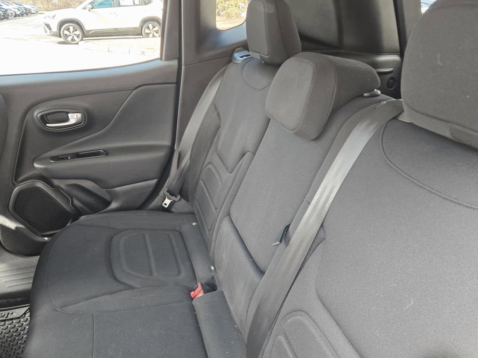 Used 2022 Jeep Renegade Latitude w/ Convenience Group AWD/4WD image 16