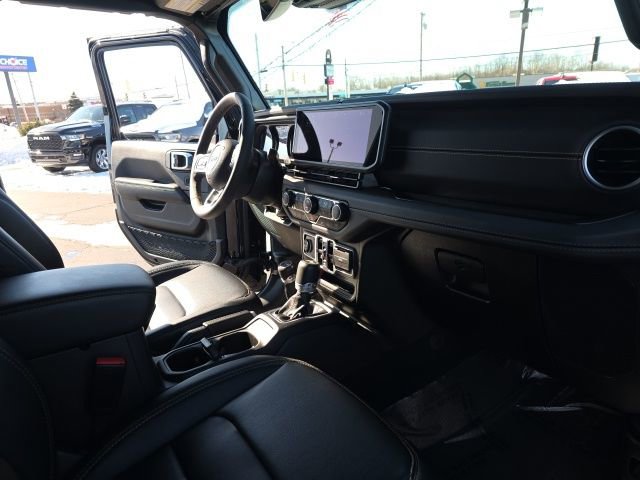 Used 2025 Jeep Wrangler Unlimited Sahara w/ Safety Group image 42