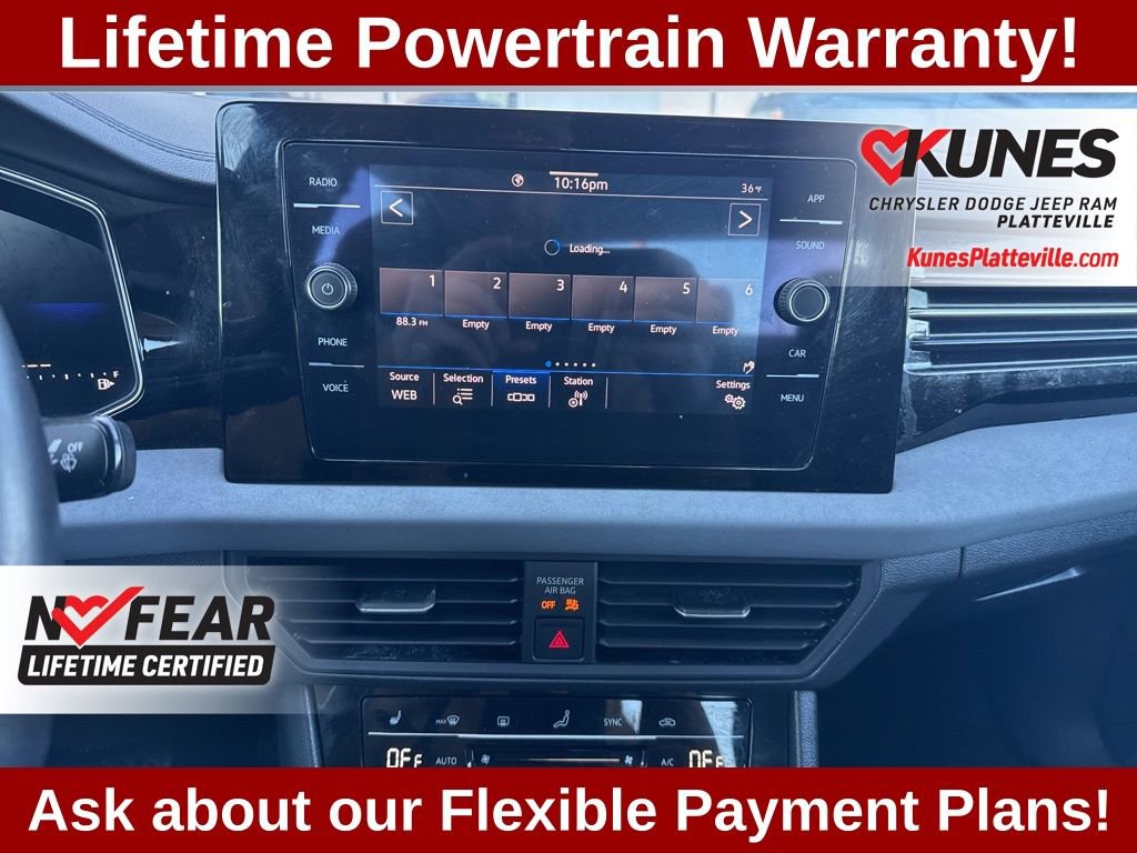 Used 2025 Volkswagen Jetta SE w/ Sunroof Package image 16