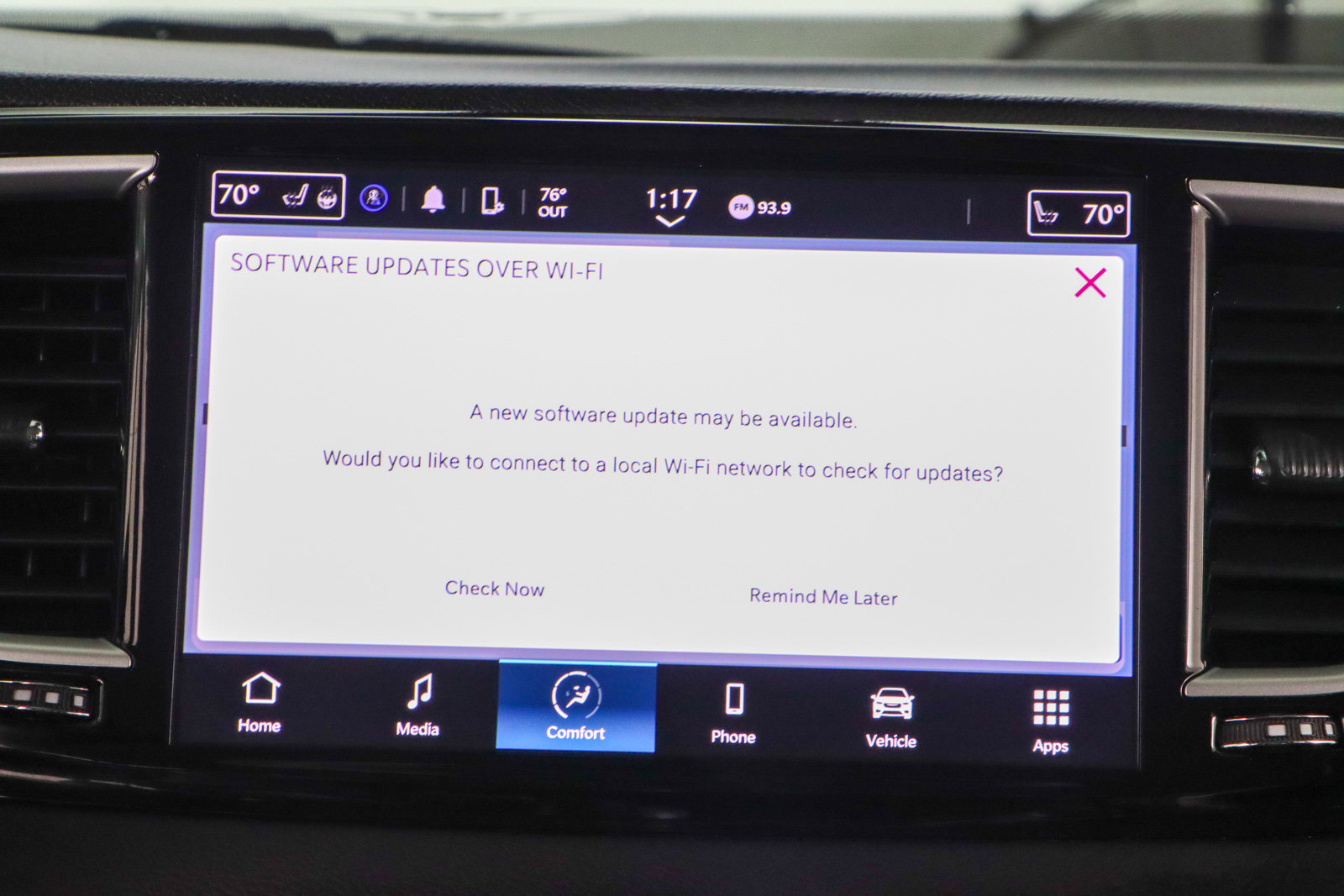 Used 2023 Chrysler Pacifica Touring-L image 19