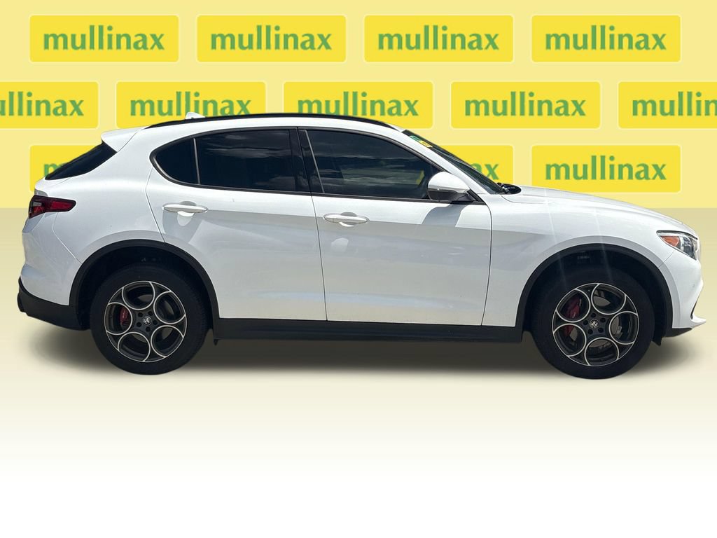 Used 2022 Alfa Romeo Stelvio Sprint RWD image 2