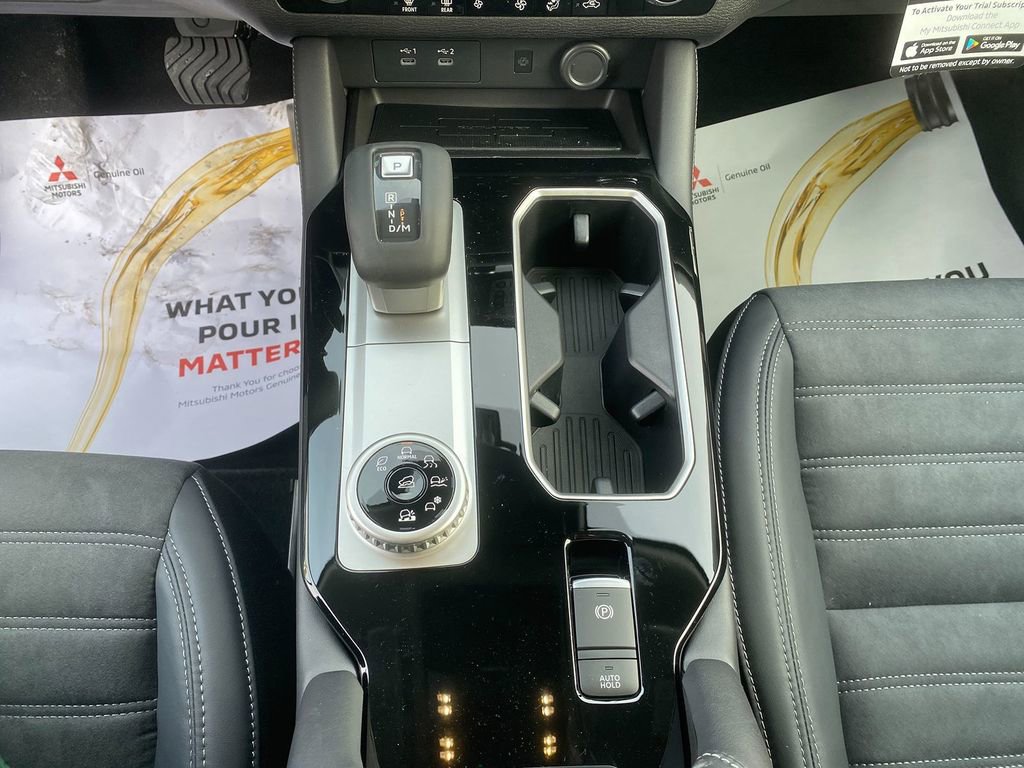 New 2026 Mitsubishi Outlander SE image 21