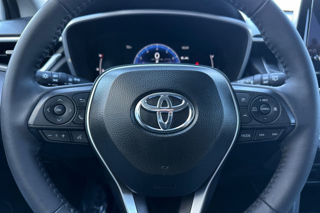 Used 2024 Toyota Corolla Cross XLE w/ Convenience Package image 25