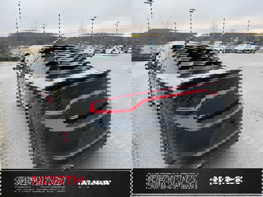 Used 2016 Dodge Charger SXT image 4