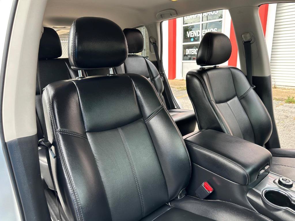Used 2019 Nissan Pathfinder SL AWD/4WD image 32