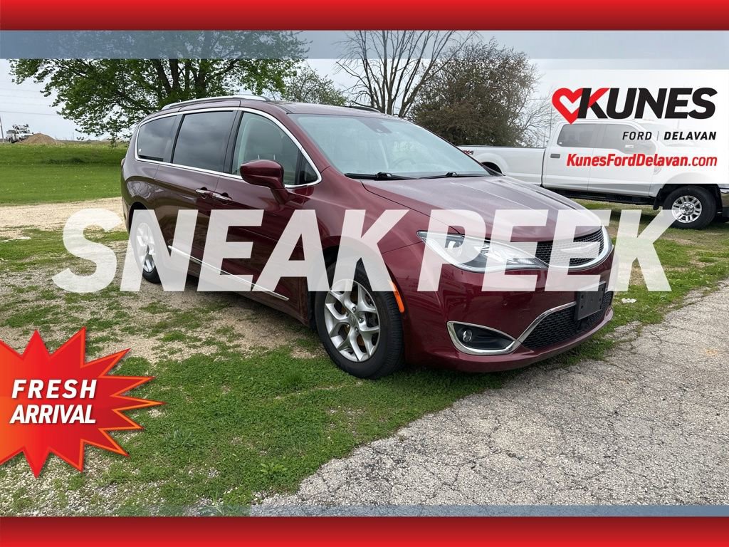 Used 2019 Chrysler Pacifica Touring-L FWD image 1