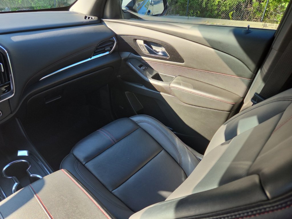 Used 2023 Chevrolet Traverse RS FWD image 31