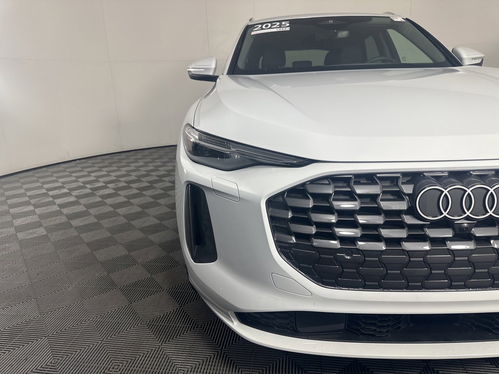 Certified 2025 Audi Q5 2.0T Premium Plus w/ Premium Plus image 3