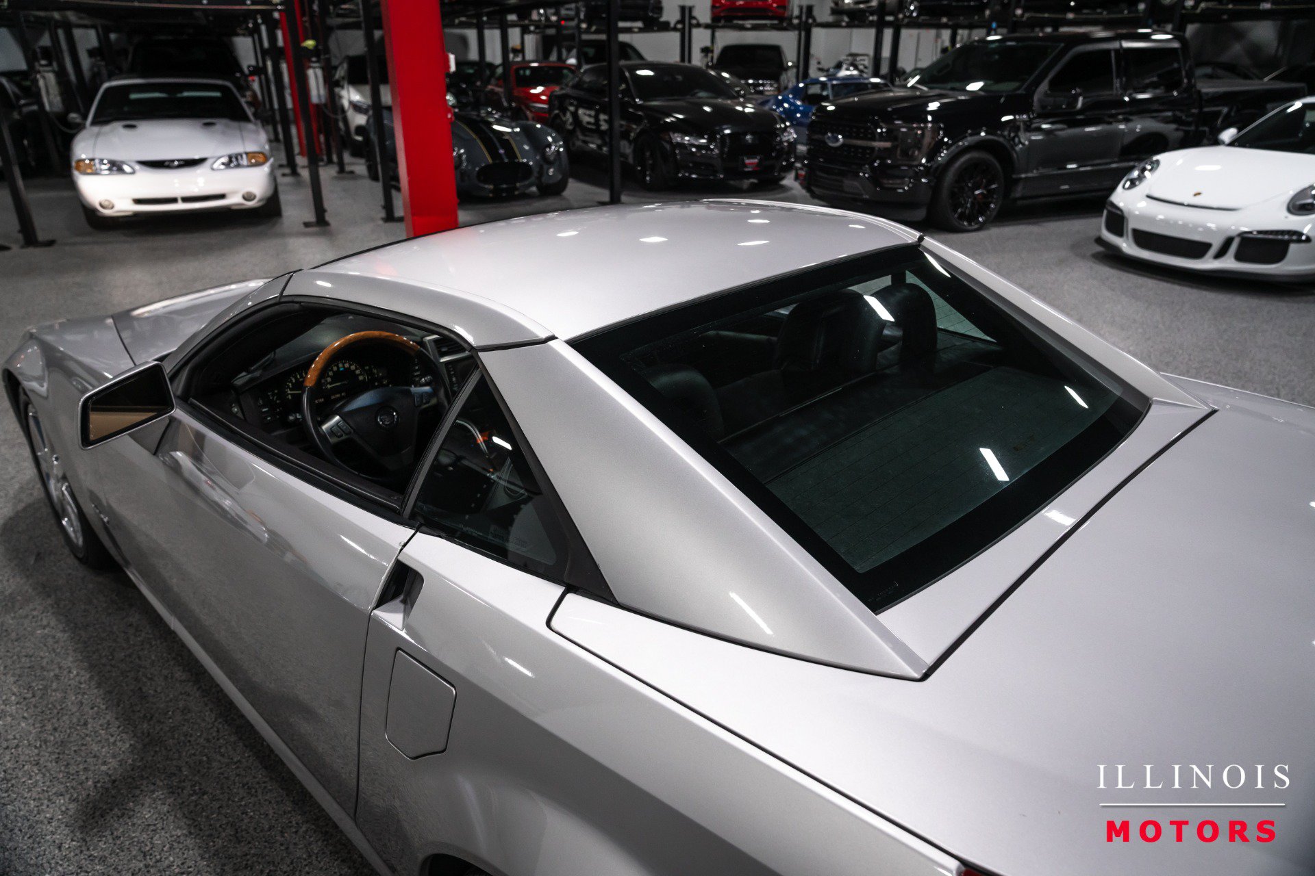 Used 2004 Cadillac XLR RWD image 15