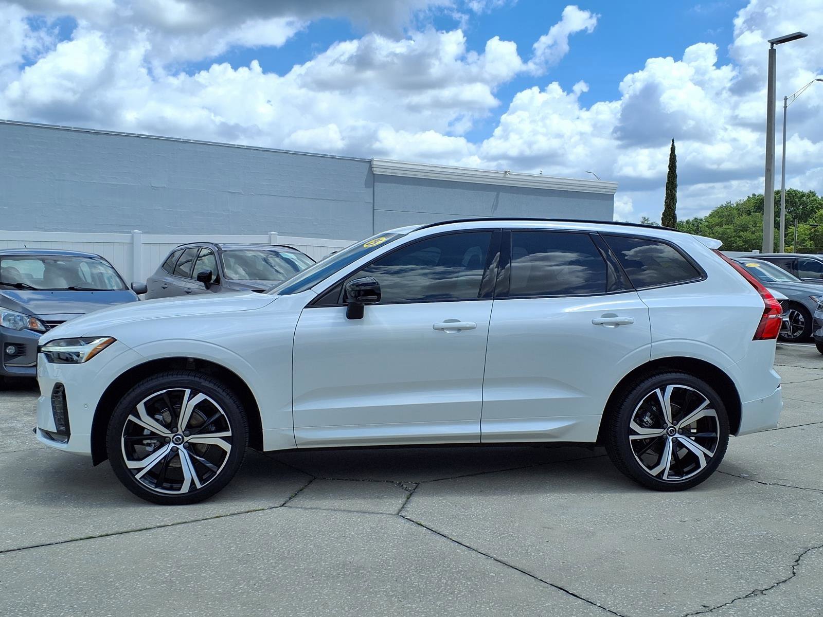 Certified 2025 Volvo XC60 B5 Ultra w/ Protection Package Premier AWD/4WD image 4