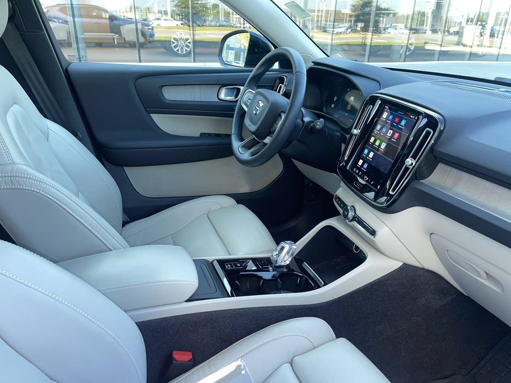 Used 2023 Volvo XC40 B5 Plus w/ Driver Assist Package AWD/4WD image 41