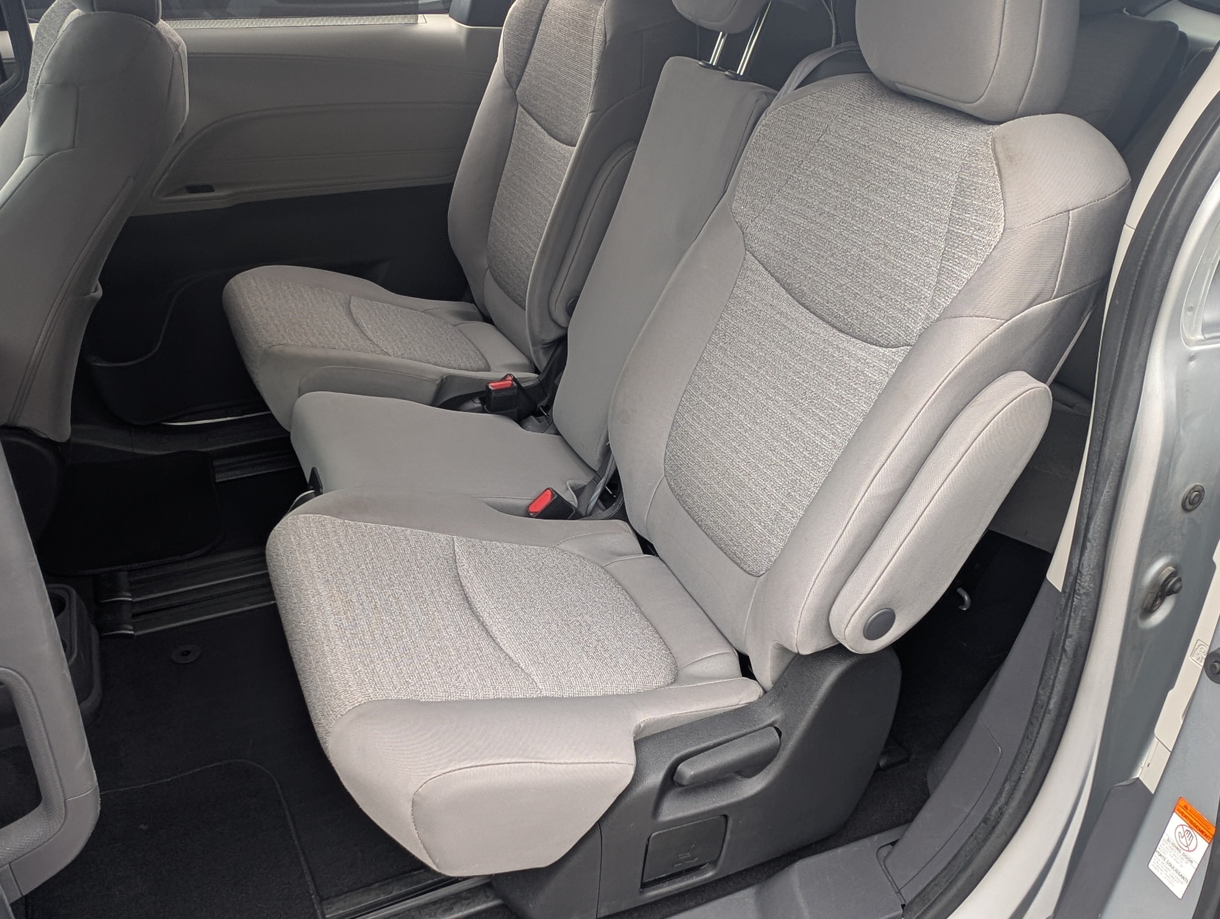 Used 2022 Toyota Sienna LE FWD image 17