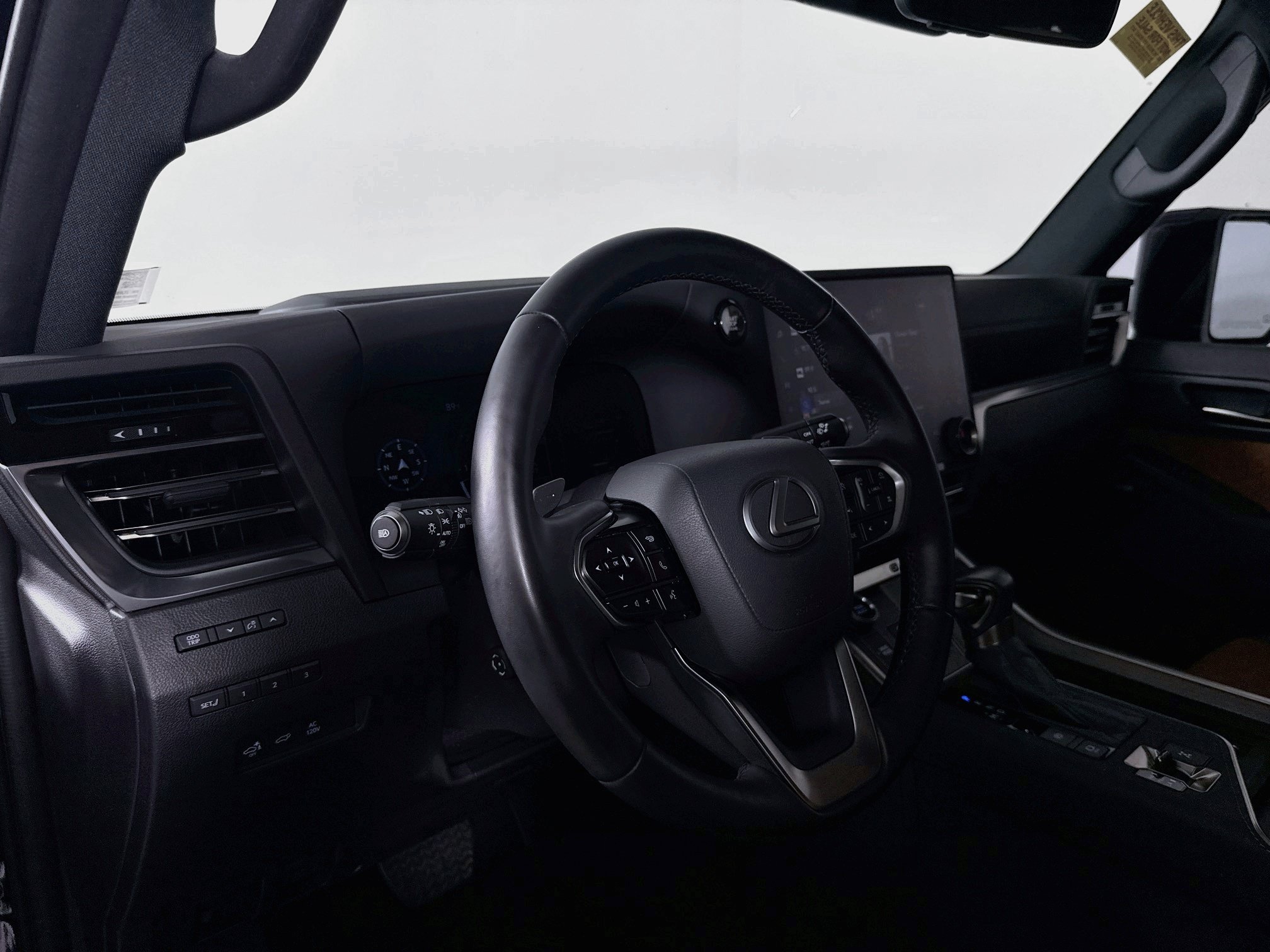 Used 2025 Lexus GX 550 w/ Accessory Package (31) AWD/4WD image 9